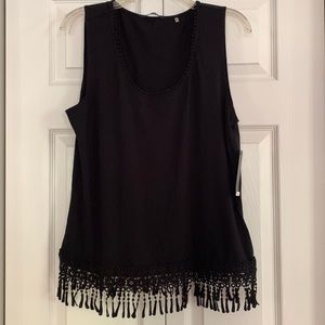 NWT Tahari beautiful sleeveless blouse